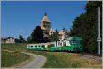 Der BAM Be 4/4 11 mit den Regionalzug 129 von Bière nach Morges beim Château de Vufflens.