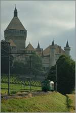 Der BAM Regionalzug 108 von Morges nach Bière in drei Varianten: und als letztes Bild mit dem eindrücklichen Château de Vufflens als Hintergrund.