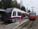 BD - Triebwagen ABe 4/8 5010 und BDe 8/8  7 im Bahnhof von Bremgarten West am 18.10.2014  ...  Standort des Fotografen auf einem Bahnübergang  ... 