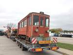 Time to say Good-bye: Am Wochenende des 28./29.10.2017 stehen die Motorwagen der ehemaligen Birseckbahn (heute BLT) Ce 2/4 Nr. 13 (Baujahr 1916) und X 112 (ex Ce 2/2 Nr. 5)(Baujahr 1905) am Zoll Weil-Autobahn zur Abreise (vermutlich nach Tschechien) bereit. Der Freiluftaufenthalt in Kerzers und Kallnach haben ihnen schwer zugesetzt.