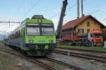 BLS/BLT/BEB: Eher seltene Begegnung in Kerzers am 27. Oktober 2017 zwischen der BLS S 52 und dem ehemaligen BEB X 112. Der X 112 wurde für die Abreise vorbereitet.
Foto: Walter Ruetsch
