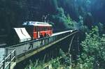 BVB_Bex-Villars-Bretaye__Tw 26 mit seinem Gepäck-Anhänger auf der Brücke über die Gryonne bei Barboleusaz.__07-09-1976