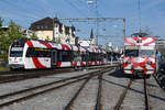 FW/AB: Die Frauenfeld-Wil-Bahn jetzt.
Begegnung der S15 7158 Frauenfeld-Wil mit dem ABe 4/8 7001 aus dem Jahre 2013 mit den Reservetriebwagen Be 4/4 17 und Be 4/4 16, Baujahr 1992, in Wil am 24. April 2017.
Foto: Walter Ruetsch 