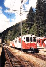 Zug der Martigny-Châtelard-Bahn (Meterspur-Adhäsions-Zahnradbahn) in Le Châtelard-Frontière 1116 m (Grenzbahnhof zu Frankreich), im September 2000.