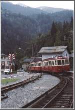 In Le Chatelrd beziehen die Fahrzeuge der MC den Strom von der dritten Schiene, wie auch auf dem brigen Netz jenseits der Grenze in Frankreich.