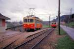 Auf der Langenthal-Melchnau-Strecke - damals. Kreuzung der beiden OJB-Triebwagen 8 und 82 in St.Urban, 26.April 1970. 