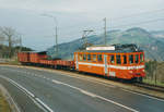 TB: Der BDe 4/4 6 mit einem Güterzug auf der Fahrt nach Trogen im Jahre 1982.