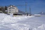 TRN: Winterstimmung im Neuenburger Jura. Der BDe 4/4 6-8 kämpfte sich am 25. Februar 2009 auf der Strecke La Chaux-de-Fonds - Le Ponts-de-Martel bei La Sagne,  wo sich die einzige Kreuzungsstation dieser Strecke befindet, durch die grossen Schneemengen.
Foto: Walter Ruetsch