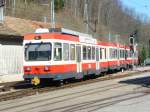 WB - BDe 4/4 17 + Bt 117 + Bt 119 bei der Ausfahrtaus dem Bahnhof von Waldenburg am 06.04.2007