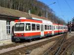 WB - Triebwagen BDe 4/4 13 mit Steuerwagen Bt 113 bei der ausfahrt aus dem Bahnhof von Waldenburg am 06.04.2007