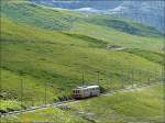 Dieser Triebzug der Jungfraubahn hat am 30.07.08 die Kleine Scheidegg (2061 m) verlassen und hat sich auf den beschwerlichen Weg  zum hchst gelegenen Bahnhof Europas, dem Jungfraujoch (3454 m)