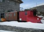 He 2/2 8 mit einem Schneepflug und einer Schneeschleuder abgestellt in Eigergletscher, 15.03.2011.