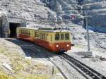 JB - Triebwagen BDeh 2/4 201 mit Steuerwagen beim der ausfahrt aus dem Jungfrautunnel oberhalb der Haltestelle Eigergletscher am 16.09.2011