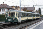 Le LEB des sixties adieu.
Lausanne Echallens Bercher Bahn/LEB.
Durch die Inbetriebnahme von weiteren neuen Stadler Zügen konnte nun das Rollmaterial aus dem Jahre 1966 endgültig aus dem Betrieb zurückgezogen werden.
Am 2. Februar 2020 fanden die Abschiedsfahrten auf der gesamten Strecke Lausanne Flon – Bercher statt.
Leider war das Wetter dabei so traurig wie der Abschied.
Echallens, 2. Februar 2020.
Foto: Walter Ruetsch