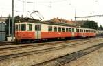 Be 4/4 26 + Bt 51 noch In Oranger Farbe im Bahnhofsareal von Echallens im Aug.1985