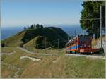 Leider fährt der nächste Zug erst wieder 2016 auf den Monte Generoso, deshalb hier ein Bild vom Herbst 2013 mit Sicht auf den bald auf dem Gipfel eintreffenden Beh 4/8 11  Mendriso  und weit