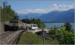 Die neue Alltagskost der MOB - SURF und Alpina; doch zum Schluss gab es doch noch ein Dessert: Der  Train du Chocolat  auf seiner Rückfahrt von Broc Fabrique nach Montreux zwischen Planchamp und Châtelard VD mit der schiebenden MOB GDe 4/4 6003 Saanen in der  Train du Chocolat  Werbe-Farbgebung.
3. Juli 2017