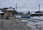 Der MOB ABDe 8/8 4001 SUISSE beim Halt in Schönried, Doch das eigentliche Motiv ist der Bahnhof mit seinen herrlich schiefen Holzfahrleitungsmasten.
10. Jan. 2018