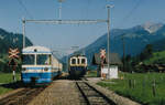 MOB: Zugskreuzung in Blankenburg vom August 1994 zwischen einem Regionalzug bestehend aus einem damals modernen Pendelzug BDe 4/4 5001-5004 und einem Bauzug mit dem damals frisch revidierten De 4/4 28.
Foto: Walter Ruetsch 