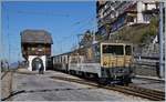 Die MOB Golden-Pass GDe 4/4 6004 wartet mit ihrem MOB Belle Epoque Zug nach Montreux in Chamby auf den Gegenzug.