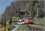 Die MOB GDe 4/4 6005 mit ihrem Regionalzug 2224 auf der Fahrt nach Zweisimmen zeigt sich hier kurz nach Chernex und erinnert, dass das Fête des Vignerons vor der Türe steht und somit wohl