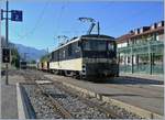 Die MOB GDe 4/4 6004  Interlaken  wartet in Blonay mit einem Schotterzug auf die Weiterfahrt nach Vevey.