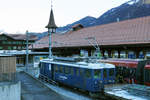 Montreux-Berner Oberland-Bahn/MOB.
Nach wie vor unentbehrlich ist das  ALTE EISEN  der MOB. Am 8. Januar 2020 präsentierte es sich zwar nur noch auf den hintersten Plätzen des Bahnhofs Zweisimmen.
BDe 4/4 3006, Baujahr 1946, mit Bauzug kurz nach der Ankunft.
Foto: Walter Ruetsch 