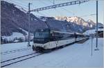 Die MOB Ge 4/4 8001 mit ihrem GoldenPass Panoramic PE 2212 von Montreux nach Zweisimmen beim Halt in Rossinière.

11. Januar 2021