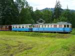 MOS - Ausrangierte MOB Fahrzeuge .. Olteimer Triebwagen De 4/4 26 mit Personenwagen B 61 und Gterwagen Gk 529 Abgestellt als Cluplokal der MOS = Modellbahngruppe-Obersimmental-Saanenland in Saanen .. Foto vom 29.07.2007