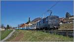 Einen so langen, wunderschönen blauen MOB Zug wird es wohl nie wieder geben. Die MOB GDe 4/4 6002 ist mit einigen Reisezugwagen als Leermaterialzug bei Planchamp auf der Fahrt nach Montreux.

16. März 2020