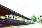 Montreux-Berner Oberland-Bahn (MOB)__Gepäck-und Posttriebwagen FZe 6/6  Nr.2001 oder 2002 von 1932 in 'Pullman-Farbgebung' am Bhf.