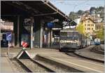 In Montreux wartet die MOB GDe 4/4 6004 mit einem MOB Panoramic Express nach Zweisimmen auf die Abfahrt um 9:44.
