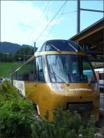 Am 31.07.08 stand dieser Golden Pass Panoramic Zug im Bahnhof von Zweisimmen zur Abfahrt nach Montreux bereit.