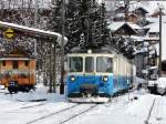 MOB - Triebwagen ABDe 8/8 4002 vor Regio bei der einfahrt in den Bahnhof von Chateau D`Oex am 03.12.2010