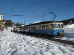 ABDe 8/8 4004 mit dem R 2221 in Schnried, 12.01.2012.