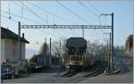 In Chamby wartet der Regionalzug 2225 mit der GDe 4/4 6003 auf die Kreuzung mit dem Gegenzug.