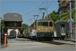 Die MOB GDe 4/4 6005 im  Keksdosen -Desing kreuzt mit einem  Classic  Schnellzug in Chamby einen Gegenzug.
27. Mai 2012