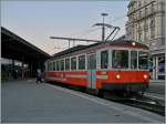 Der ex SNB Be 4/4 1007 ersetzt hin und wieder CEV GTW im Regionalverkehr der MOB.  Hier als Regionalzug 2350 Montreux - Fontanivent kurz vor der Abfahrt in Montreux zu sehen. Leider scheint das  Bipperlisi  nicht jedermanns Geschmack zu treffen: der kleine Hund wäre wohl lieber mit dem GTW gefahren.
2. Dez. 2013 