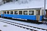 Der auf unbestimmte Zeit abgestellte AB 304 in Gstaad, 24.11.2013. Dieser Wagen trägt sogar noch den alten MOB Schriftzug.