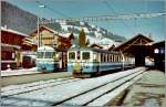 Wie versprochen das Bild aus Zweisimmen mit mehr MOB: MOB Triebzüge warten auf die Abfahrt nach Lenk und Richtung Gstaad, die Gesamtstrecke nach Montereux war zu diesem Zeitpunkt infolge des