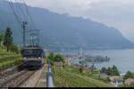 Eine MOB GDe 4/4 zieht am 16. Mai 2015 oberhalb von Montreux und dem Genfersee einen GoldenPass Panoramic den Berg hoch. Aufgenommen zwischen Belmont und Châtelard.