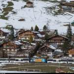 Château d'Oex im Zeichen des Heissluftballons.
Eine Ge 4/4 durchquert am 30. Januar 2016 mit einem GoldenPass Panoramic das Dorf.