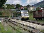 Der CEV MVR GTW Be 2/6  Bloany  und ein weiterer beim Halt in St-Légier Gare.