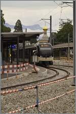 Vevey CEV / MVR - Nach sieben Wochen fahren die Z�ge wieder,  auch wenn am Abend erneut ein unbequemer Bus Service eingerichtet wurde. Das Bild zeigt den CEV MVR ABeh 2/6 7506 der in Vevey als R 35  1419 nach Les Pleiades auf die Abfahrt wartet. 

 ...