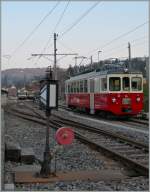 Der neu lackierte und revidierte CEV BDeh 2/4 75 in Blonay. 
Erstaunlich und ebenso erfreulich dass die vier kleinen Wappen von ca 1994 auf der Übergangsblech erhalten geblieben sind.
Blonay, den 24. März 2012