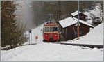 1. Mai 2016 - die Bäume blühen schon, und auf dem See dampft schon das Schaufelradschiff doch hoch oben auf den Bergen kralt sich noch der Winter fest. 
Der CEV BDeh 2/4 74 in Ondallaz, für heute Endstation, da die Strecke Richtung Les Pléiades unterbrochen ist. 
