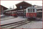 Triebwagen BDe 4/4 103 und ein neuer Pendelzug BDeh 2/4 72 und Bt 222 nach Les Pleiades im Bahnhof Vevey.