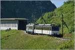 Kurz nach der Station Jaman streben die beiden Rochers de Naye Bhe 4/8 304 und 305 der Gipfelstation zu die sie in wenigen Minuten erreichen werden.