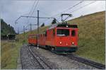 125 Jahre Rochers de Naye Bahn: Die Rochers de Naye Hem 2/2 N° 12 fährt mit ihrem  Belle Epoque  Zug in Jaman Richtung Montreux.
