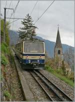 Nocheinmal, aus einer etwas anderen Sicht die Rochers de Naye Bahn mit der Kirche von Les Planches (Montreux).